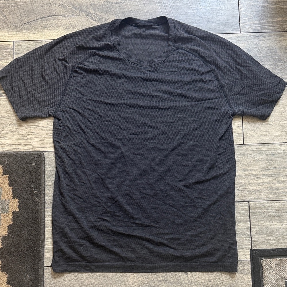 lululemon athletica Men's Black Short Sleeve Crewneck Tee